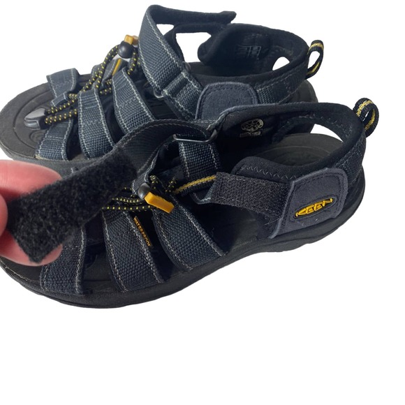 Keen Boys Black Gray Sandals Size 2 - Picture 8 of 9